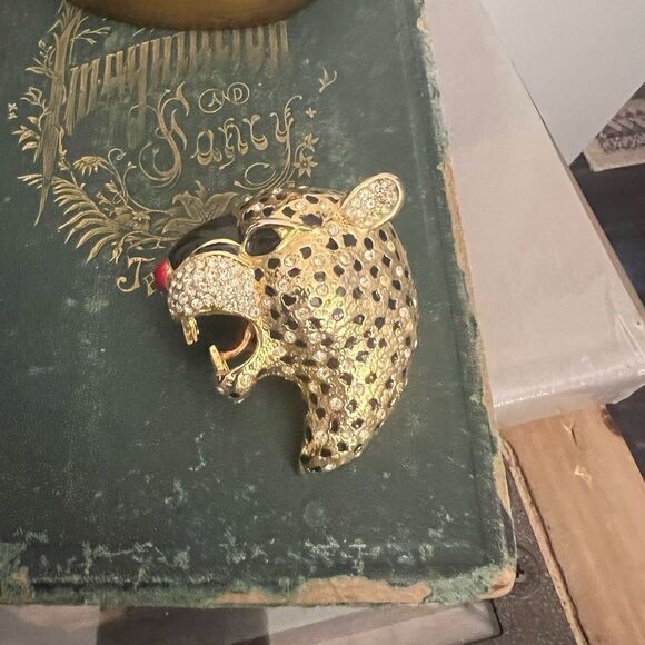 Vintage Large Leopard Head gold tone Rhinestone and enamel brooch. - Picture 1 of 6